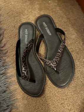 Gossip Black Sandal Thongs with Swirled Accent Straps